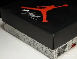 WMNS Air Jordan “Frozen Moments” 4 0522
